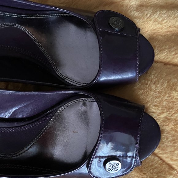 Simply Vera Heal in Plumosa Purple. Size 7.5 - Picture 2 of 5